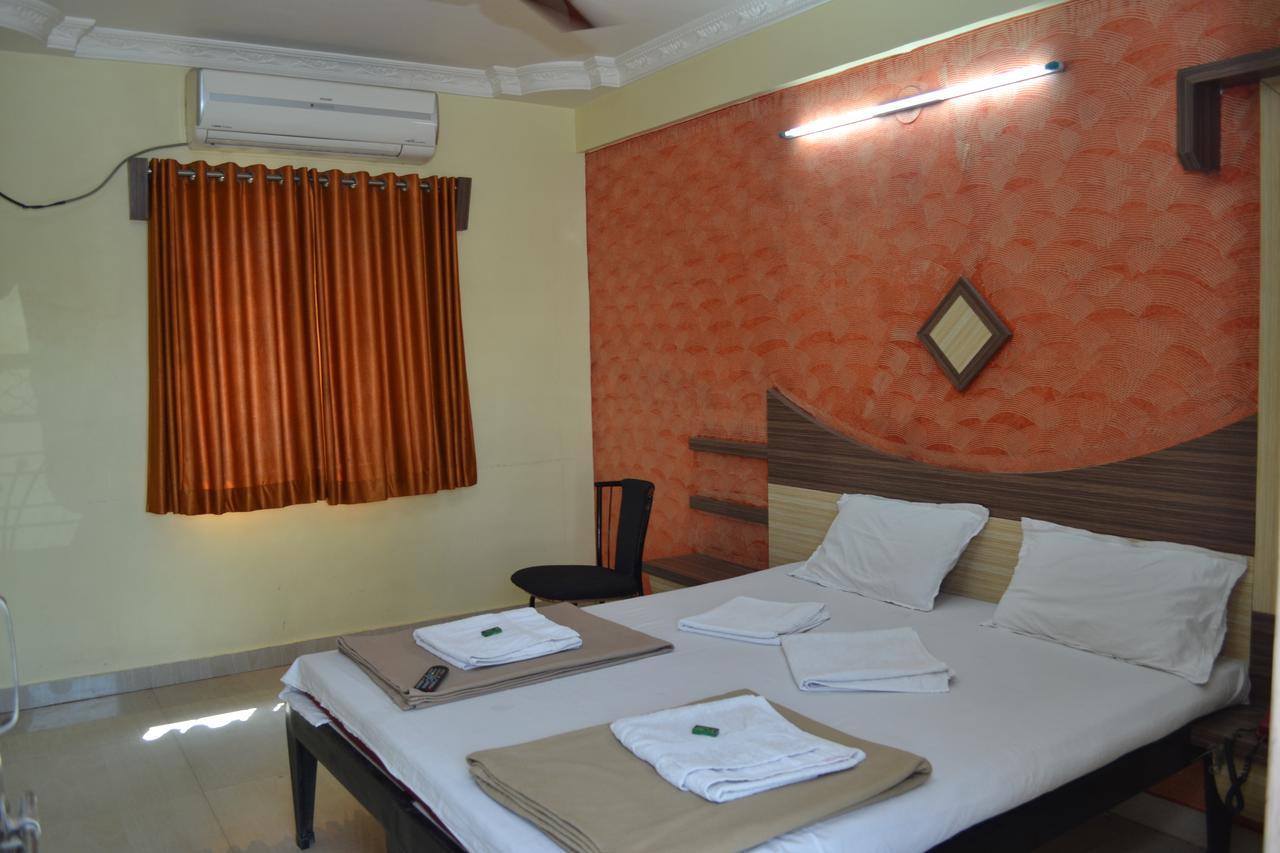 Hotel Sai Vishwa Ширди Экстерьер фото